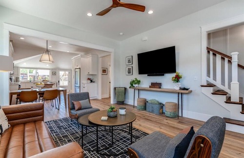 San Luis Obispo House | 10% reduced Nov. & Dec. Stylish Home in Downtown San Luis Obispo – 30 plus day