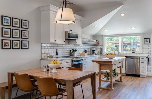 San Luis Obispo House | 10% reduced Nov. & Dec. Stylish Home in Downtown San Luis Obispo – 30 plus day