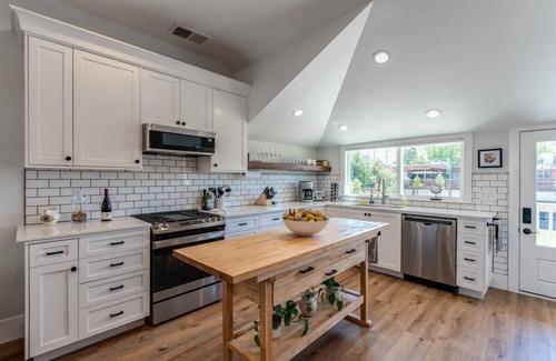 San Luis Obispo House | 10% reduced Nov. & Dec. Stylish Home in Downtown San Luis Obispo – 30 plus day