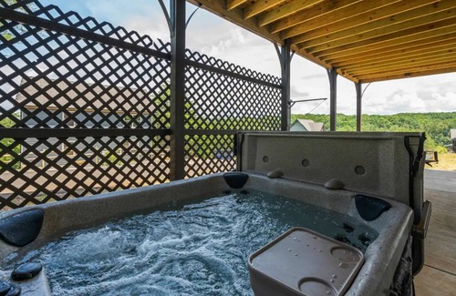 Sevierville Cabin | 10%SALE!/Indoor Pool/Pets/Arcades/Ping Pong/Basketball/Bocce Ball/Quiet Area