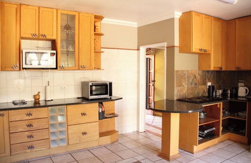 Hammanskraal Villa | 10 sleeper luxury home in the heart of a Big 5 Game Reserve. No loadshedding!