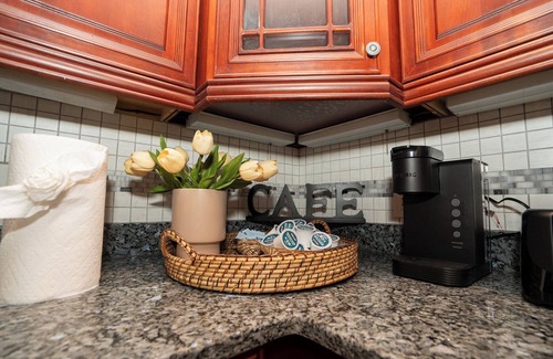 Milton Apartment | 10-Spacious 5BR apt with gym, games room in the attic