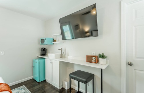 Lookout Valley Neighborhood Association Cabin | 10: The Jacobsen Room - A PMI Scenic City Vacation Rental
