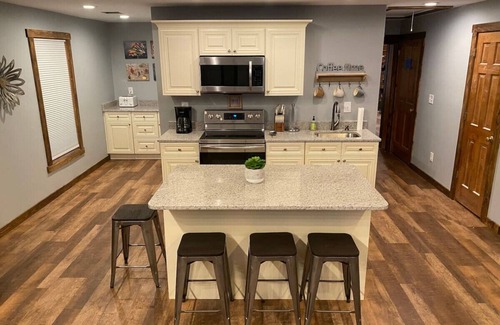 Marion Apartment | #10 *THE ULTIMATE AIRBNB GETAWAY!*