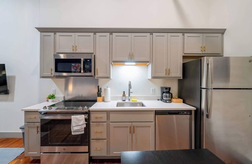 Downtown Louisville Apartment | 10-Unit Cozy Loft w Free Parking | Med District