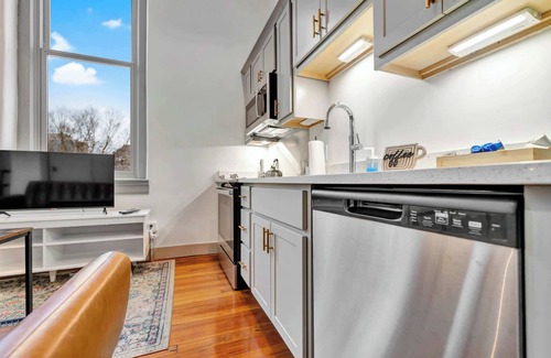 Downtown Louisville Apartment | 10-Unit Cozy Loft w/Free Parking | Med District