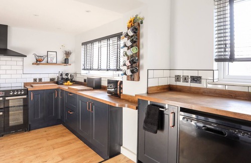 Edern House | 10 Y DDOL, pet friendly, with open fire in Morfa Nefyn