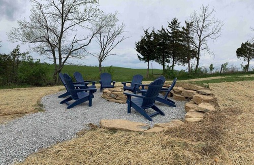 Williamstown House | 100 Acre Relaxing Retreat Near ARK- The Farmhouse