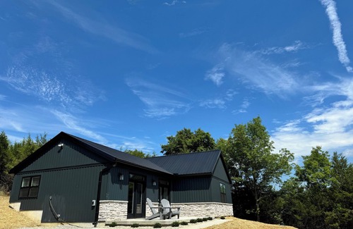 Dry Ridge House | 100 Acre Relaxing Retreat Near ARK- The Cabin