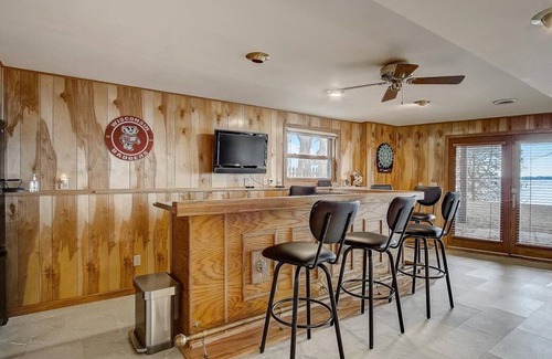 Markesan House | 100+ feet of beautiful lake frontage