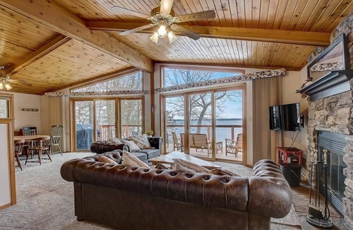 Markesan House | 100+ feet of beautiful lake frontage