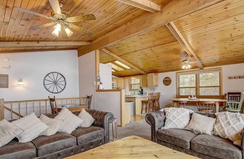 Markesan House | 100+ feet of beautiful lake frontage