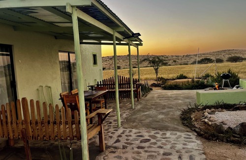 Uis Cottage | 100% Green Eco with solar Brandberg view and stargazing, cottage nestled in Uis.