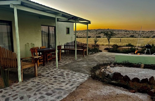 Uis Cottage | 100% Green Eco with solar Brandberg view and stargazing, cottage nestled in Uis.