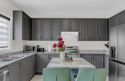 Thorold House | 100% Private and Spotless ~Fresh Linens ~New House