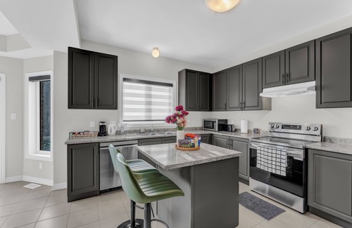 Thorold House | 100% Private and Spotless ~Fresh Linens ~New House