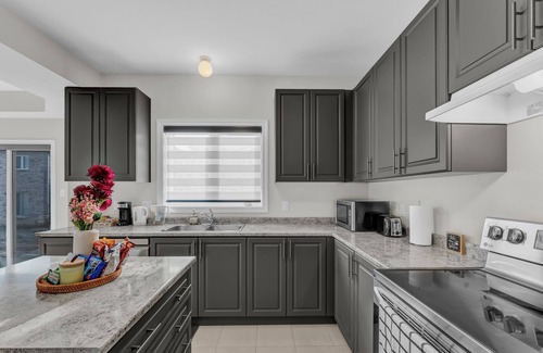 Thorold House | 100% Private and Spotless ~Fresh Linens ~New House