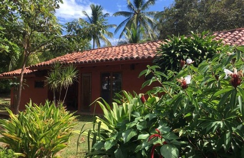 Junquillal House | 100 steps from the beach - la casita