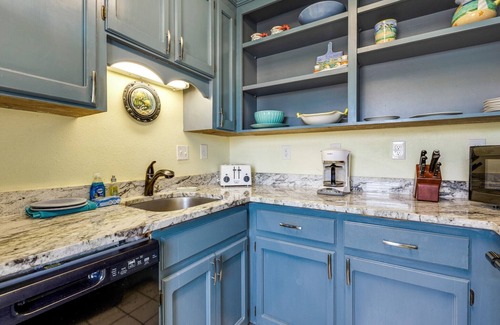 East End House | 100 Steps to the Gulf -Soaring Ceilings, Beams, Contemp, Free Lighthouse Passes