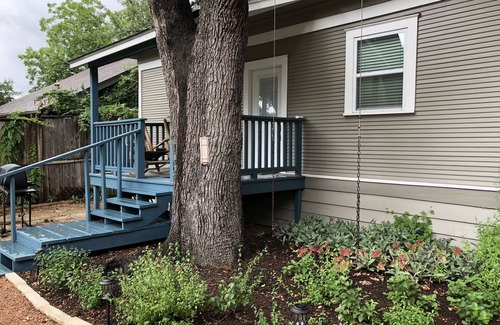 Westfield House | 100-year old bungalow in the heart of the City, walking distance to Zilker Park!