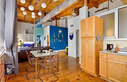 Downtown Apartment | 100 Year-Old Historic Brick 2BR Loft High Ceiling4