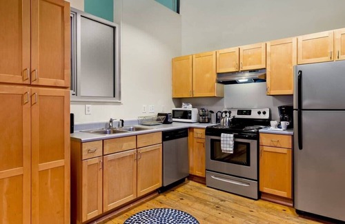 Downtown Apartment | 100 Year-Old Historic Brick 2BR Loft High Ceiling4
