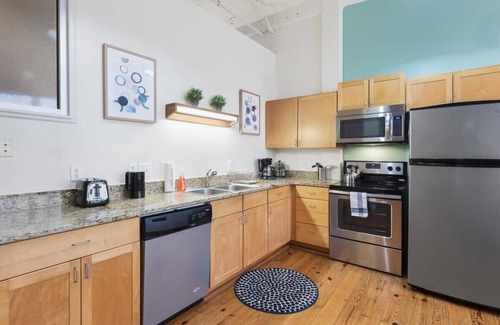 Downtown Apartment | 100 Year-Old Historic Brick 2BR Loft High Ceiling7