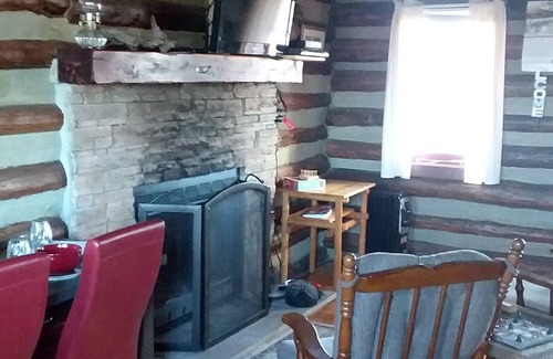 Eureka Springs Cabin | 100 year old log cabin. Spend your relaxing getaway with us