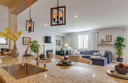 Mira Loma House | 1000 MBPS Fast Wifi★Model Home★Luxury Family Retreat 5B/4b