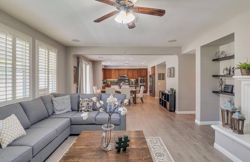 Eastvale House | 1000Mbps Súper Fast WiFi ✯ Large Group ✯ King Bed ✯ 4K Tvs