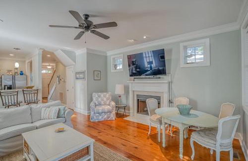 Uptown House | 1009 Calhoun Street