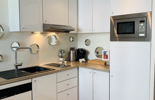 Cannes City Centre Apartment | 100m Croisette, luxurious T3, 2 bedrooms & 2 bathrooms, air conditioned.