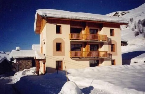 Le Bettaix Apartment | 100m from ski slopes, 1st floor, sauna, balcony, parking, tv, ski locker, 60m², Les Menuires
