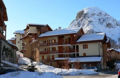 Saint-Martin-de-Belleville Apartment | 100m from ski slopes, view mountain/mountain, terrace, tv, ski locker, 32m²