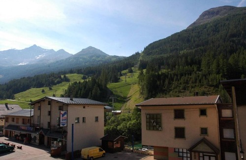 Val Cenis Apartment | 100m from ski slopes, 2nd floor, view village, balcony, tv, ski locker, 45m², Val Cenis