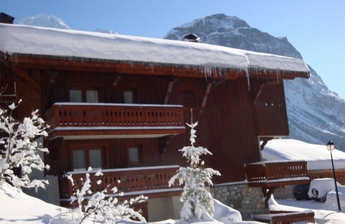 Pralognan-la-Vanoise Apartment | 100m from ski slopes, 1st floor, balcony, parking, tv, ski locker, 35m², Pralognan-la-Vanoise