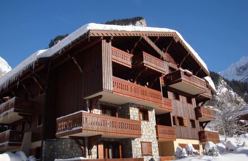 Pralognan-la-Vanoise Apartment | 100m from ski slopes, 1st floor, balcony, parking, tv, ski locker, 35m², Pralognan-la-Vanoise