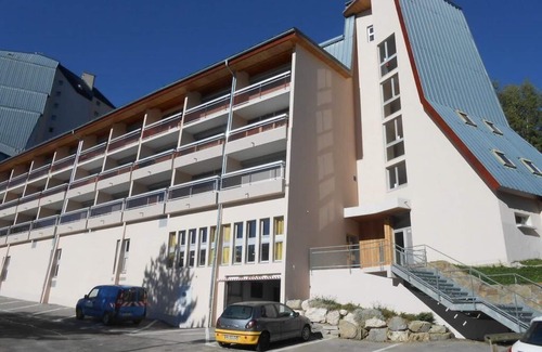 Les Deux Alpes Apartment | 100m from ski slopes, 1st floor, view ski slopes, balcony, tv, ski locker, 32m², Les 2 Alpes