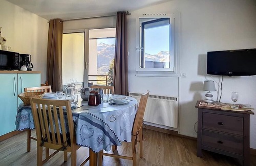 Reberty Apartment | 100m from ski slopes, 2nd floor, tv, ski locker, 32m², Les Menuires