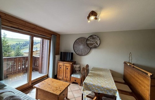 Les Saisies Apartment | 100m from ski slopes, 2nd floor, balcony, tv, ski locker, 33m², Les Saisies