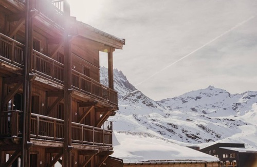Val-Thorens Apartment | 100m from ski slopes, fitness, swimming pool, sauna, jacuzzi, hammam, balcony, fireplace or stove