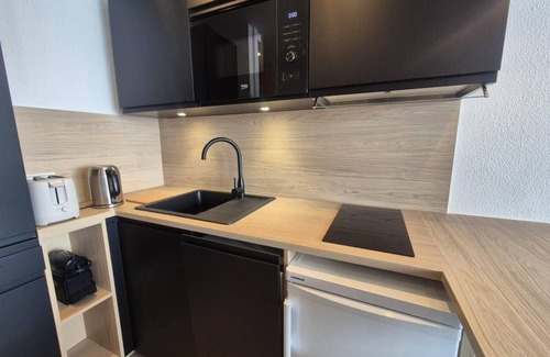 Tignes Apartment | 100m from ski slopes, 3rd floor, balcony, tv, ski locker, 22m², Tignes