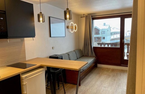 Tignes Apartment | 100m from ski slopes, 3rd floor, balcony, tv, ski locker, 22m², Tignes