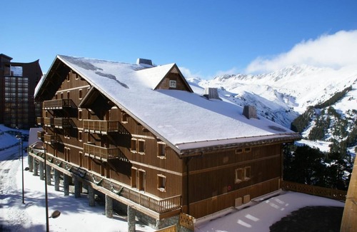 Bourg-Saint-Maurice Apartment | 100m from ski slopes, fitness, swimming pool, sauna, balcony, fireplace or stove, tv, ski locker