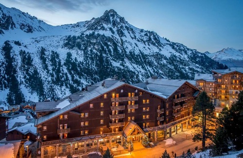 Bourg-Saint-Maurice Apartment | 100m from ski slopes, fitness, swimming pool, sauna, balcony, fireplace or stove, tv, ski locker