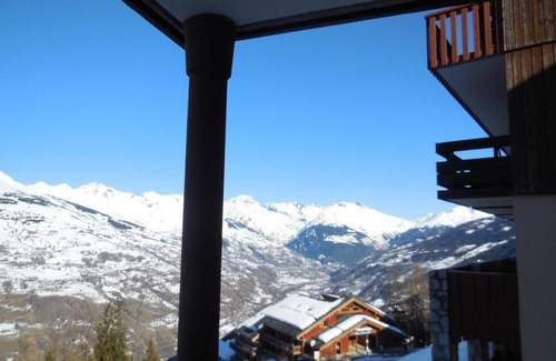 Bellentre Apartment | 100m from ski slopes, 1st floor, view mountain, balcony, tv, ski locker, 34m², Montchavin La Plagne
