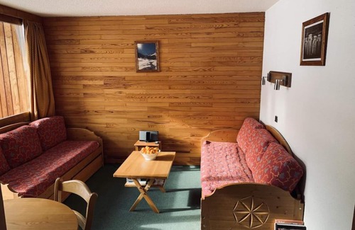 Macot-la-Plagne Apartment | 100m from ski slopes, 2nd floor, view ski slopes, swimming pool, balcony, tv, ski locker, 35m²