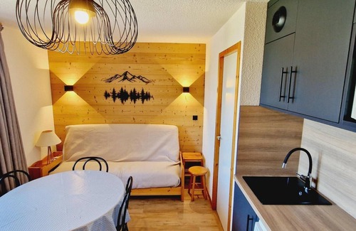 Montalbert Apartment | 100m from ski slopes, 2nd floor, view mountain, balcony, tv, ski locker, 30m², Montalbert