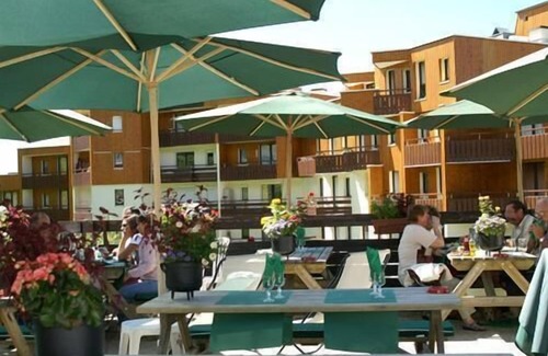 Le Pleynet Apartment | 100m from ski slopes, view valley/ski slopes, balcony, parking, ski locker, 18m², Les 7 Laux