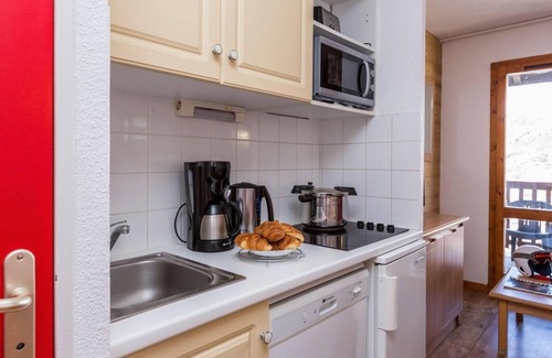 Valmeinier Apartment | 100m from ski slopes, tv, ski locker, 44-48m², Valmeinier